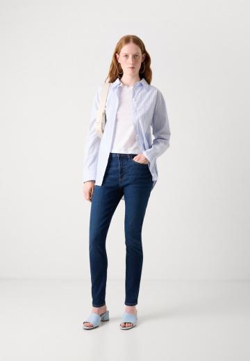 Узкие джинсы