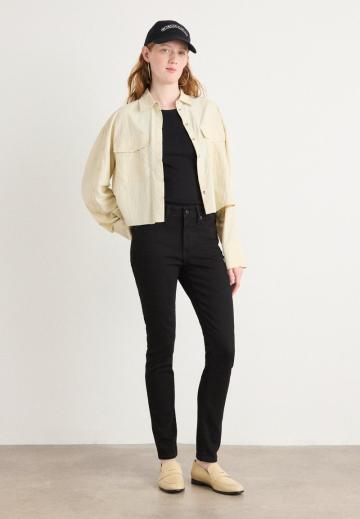 Узкие джинсы