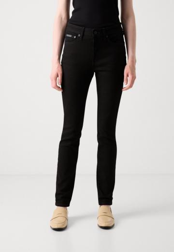 Узкие джинсы