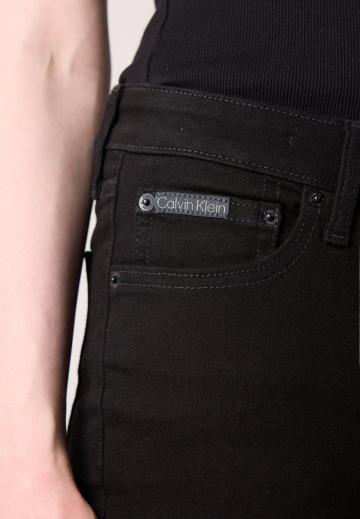 Узкие джинсы