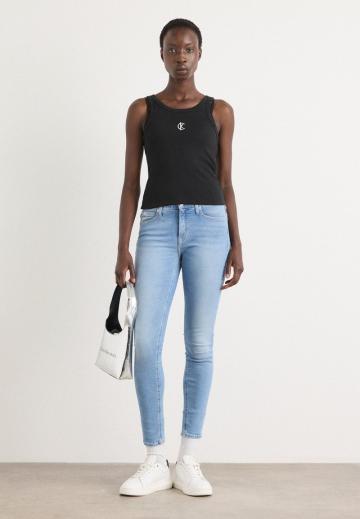 Узкие джинсы