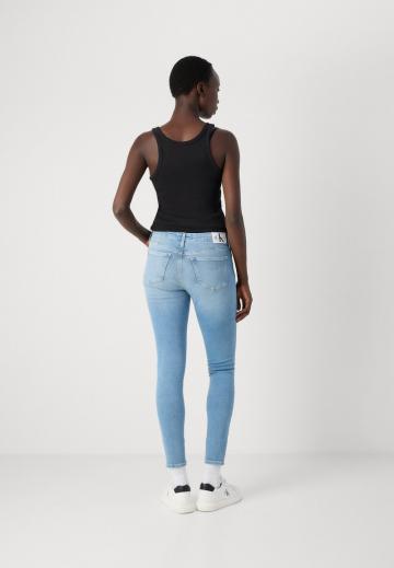 Узкие джинсы