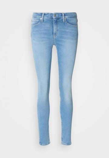 Узкие джинсы