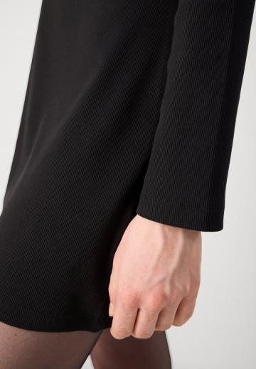 Короткое платье