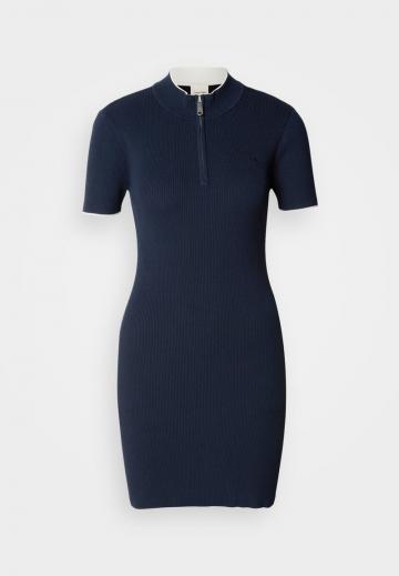 Вязаное платье