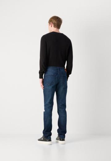 Узкие джинсы