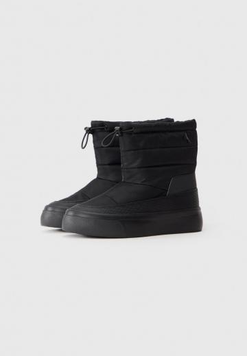 Зимние ботинки