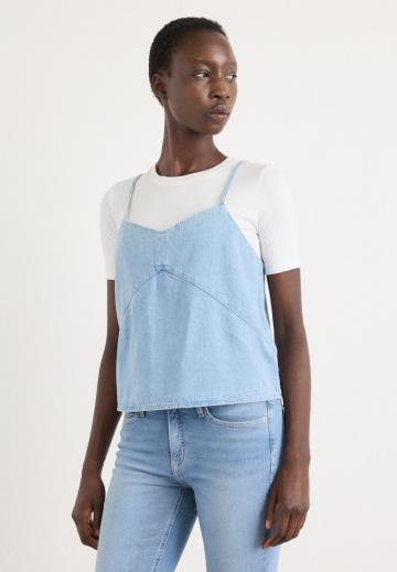 Топ на бретельках