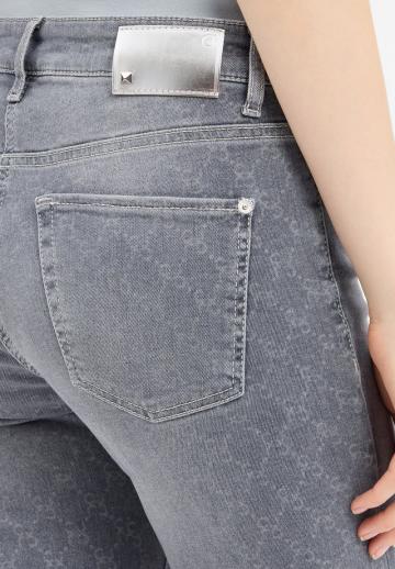 Короткие джинсы