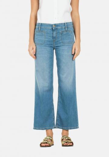 Прямые джинсы