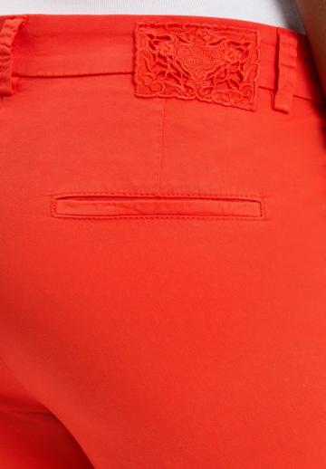 Короткие джинсы