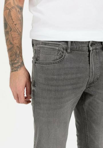 Узкие джинсы