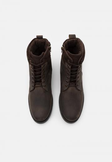 Ботинки на шнуровке