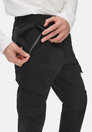 Брюки с накладными карманами