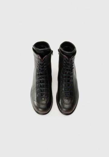 Ботинки на шнуровке