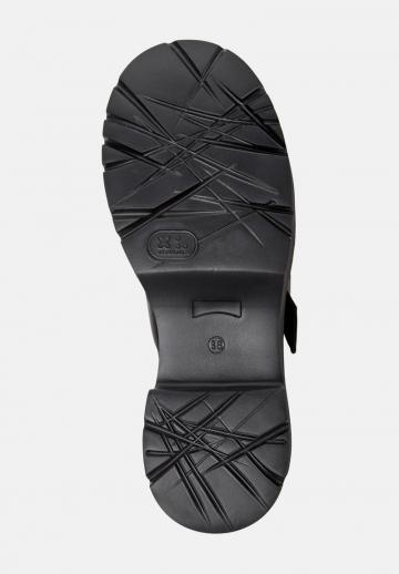 Туфли с высоким носом