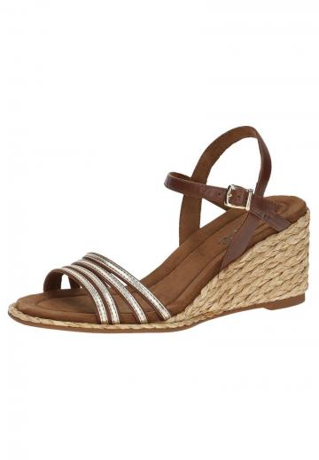 Босоножки на танкетке