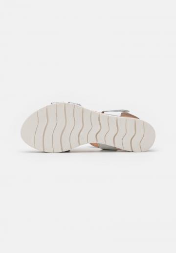 Босоножки на танкетке