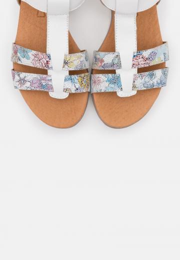 Босоножки на танкетке