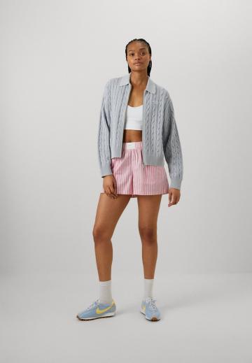 Вязаная кофта