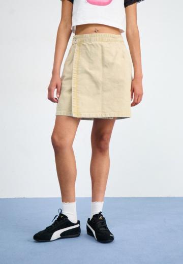 Юбка с накладными карманами