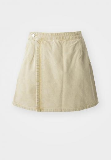 Юбка с накладными карманами