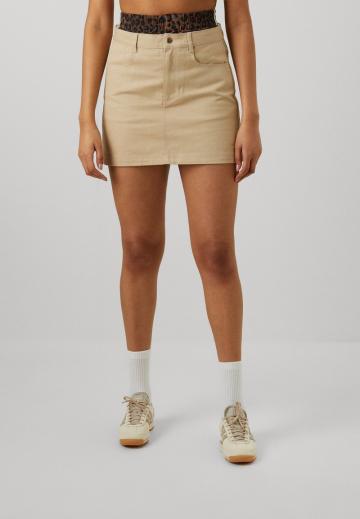 Юбка с накладными карманами