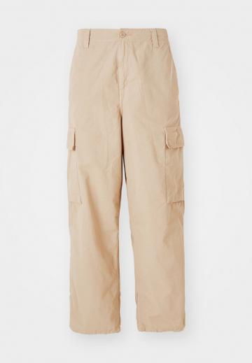 Брюки с накладными карманами