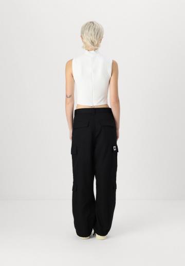 Брюки с накладными карманами