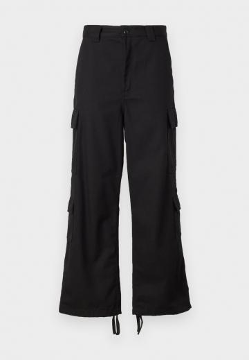 Брюки с накладными карманами