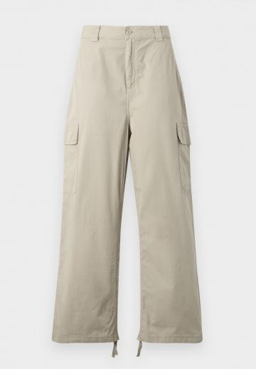 Брюки с накладными карманами