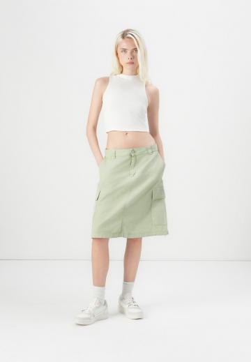 Юбка с накладными карманами