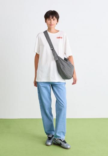 Свободные джинсы