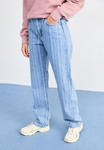 Прямые джинсы