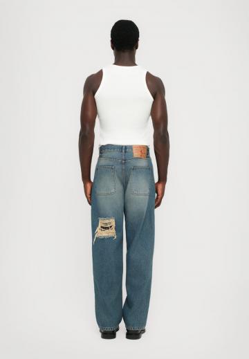 Свободные джинсы