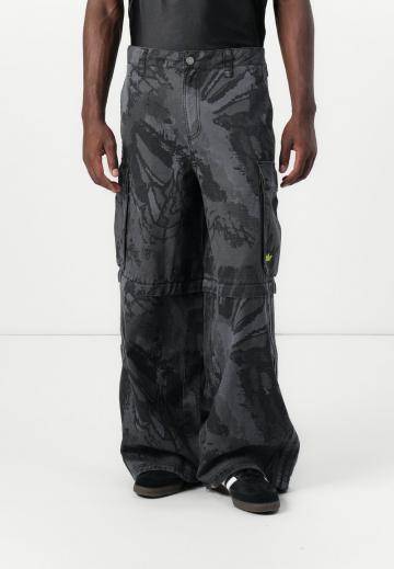 Брюки с накладными карманами