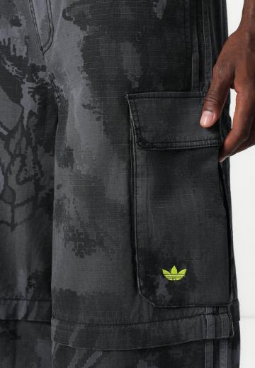 Брюки с накладными карманами