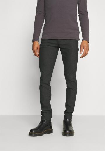 Узкие джинсы