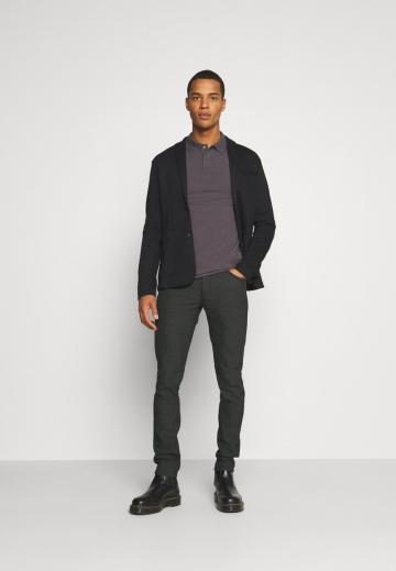 Узкие джинсы