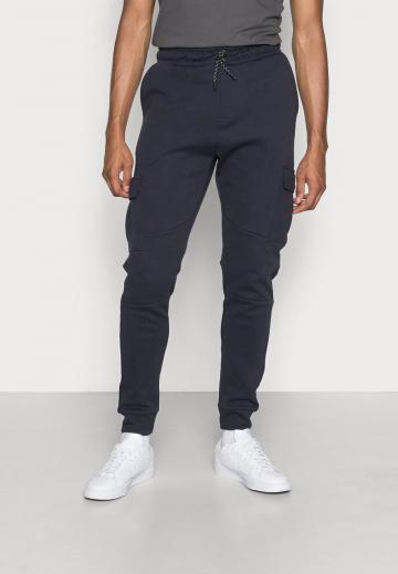 Брюки с накладными карманами