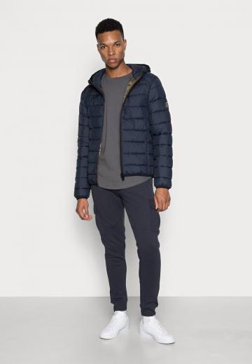 Брюки с накладными карманами