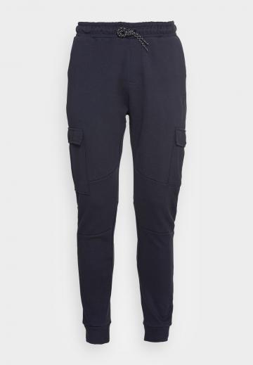 Брюки с накладными карманами