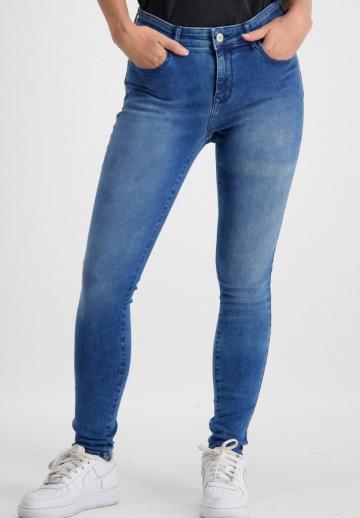 Узкие джинсы
