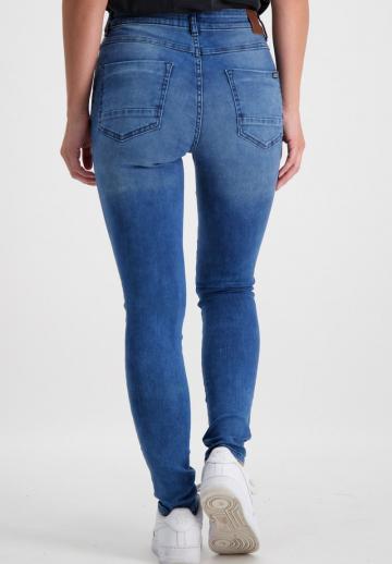 Узкие джинсы