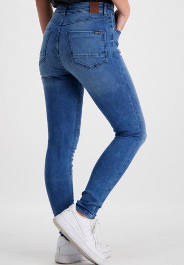 Узкие джинсы