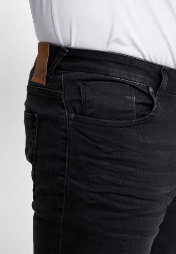 Узкие джинсы