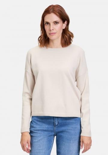 Пуловер в полоску