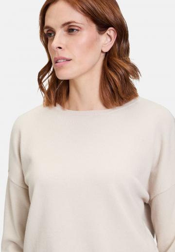 Пуловер в полоску