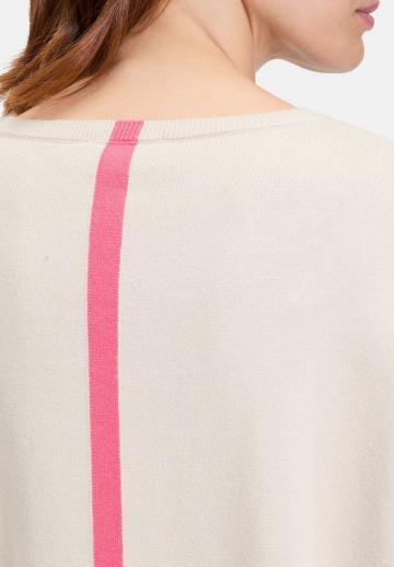 Пуловер в полоску