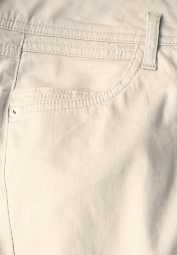 Короткие джинсы